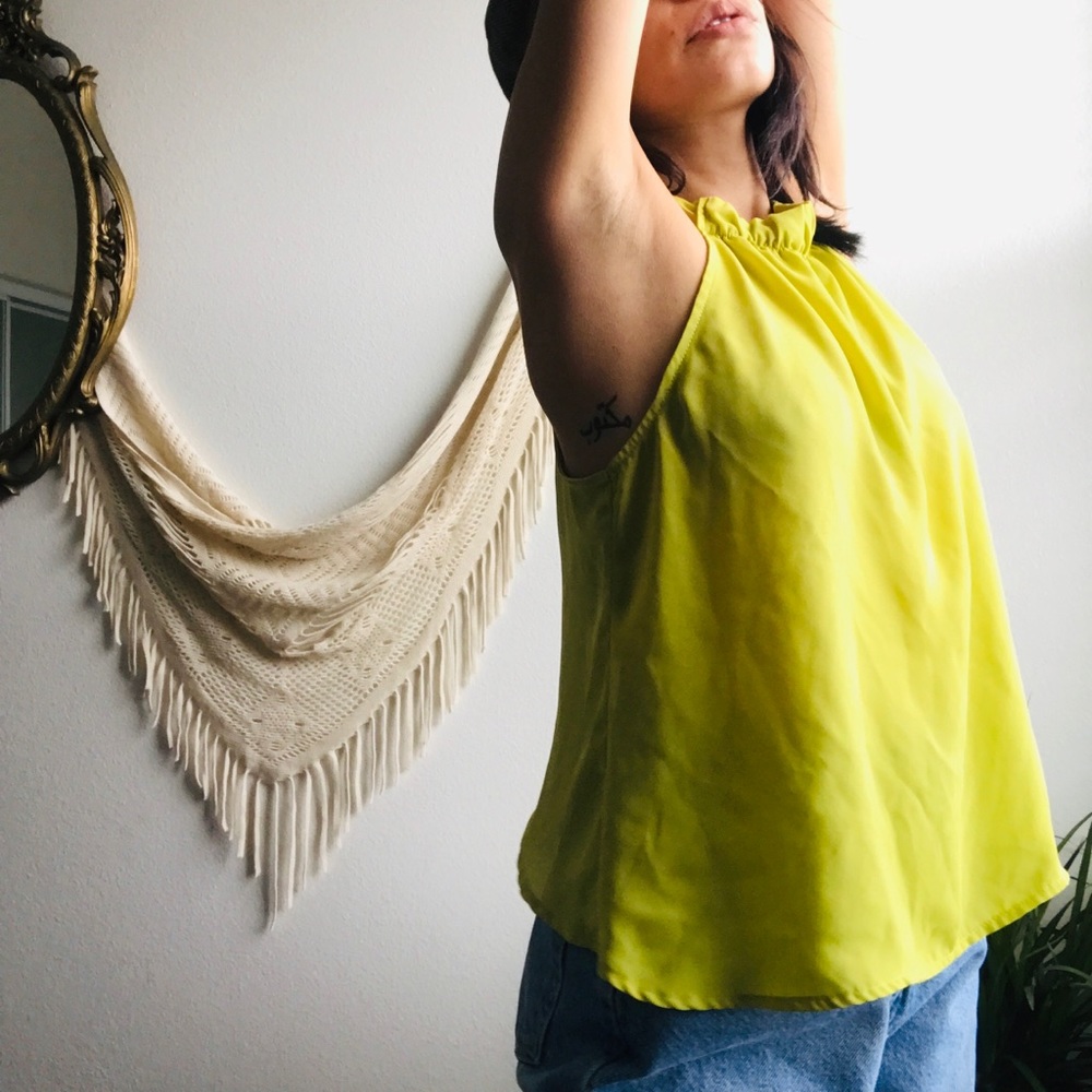 2b BEBE  Neon Open Back Blouse - Picture 8 of 8